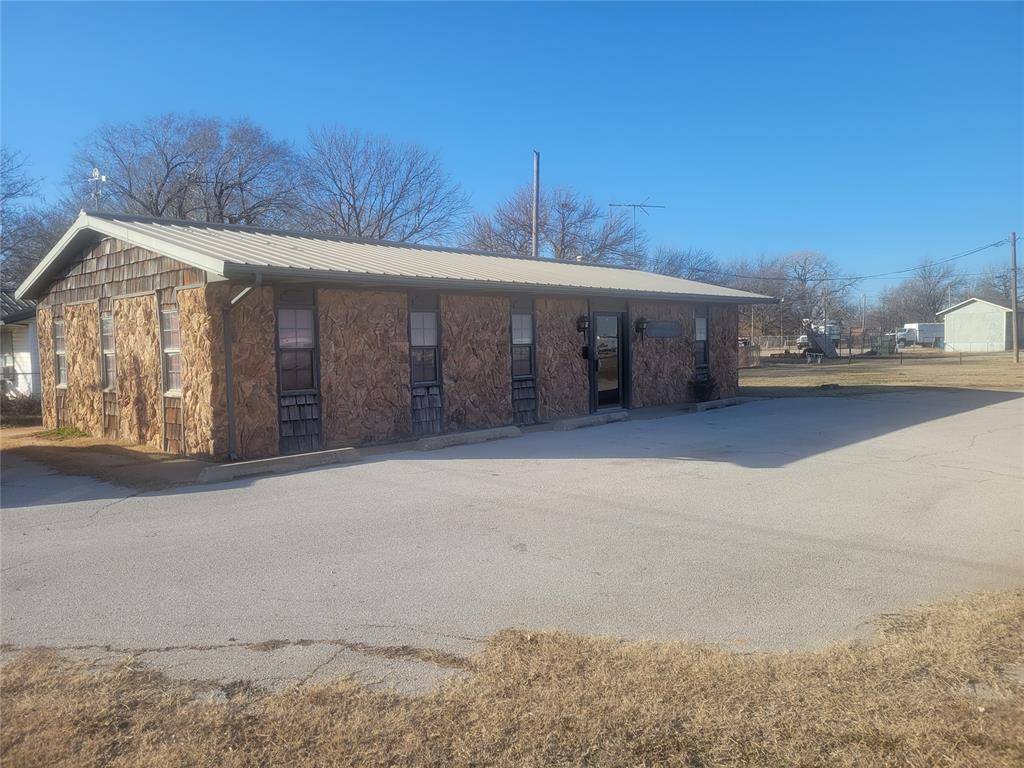 610 SE 4th ST, Lindsay, OK 73052