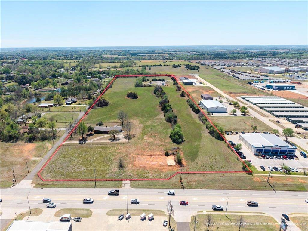 201 S Monocoupe LN, Mustang, OK 73064