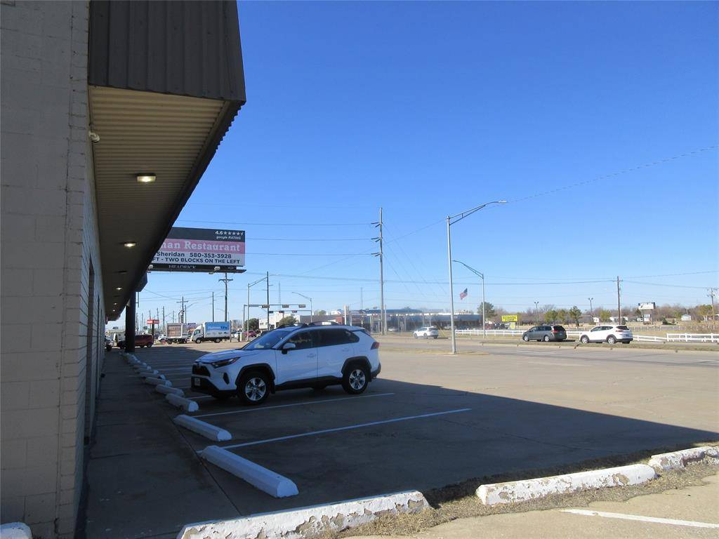 2126 SW Lee BLVD, Lawton, OK 73501