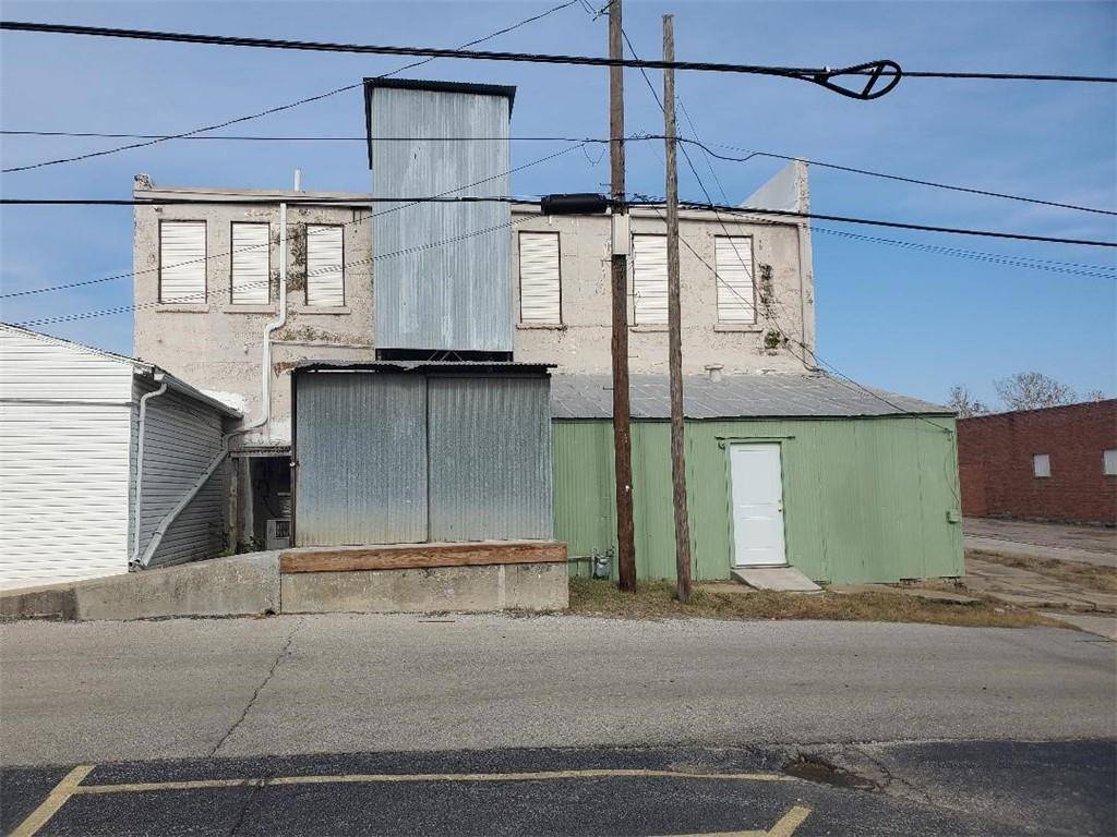 507 W Broadway ST, Okemah, OK 74859