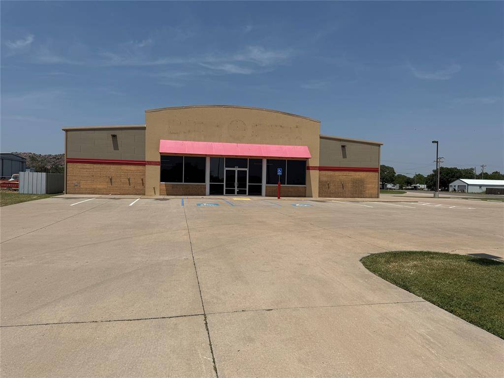 215 E 1st ST, Granite, OK 73547