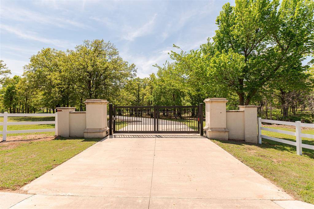 9162 Creek View RD, Guthrie, OK 73044