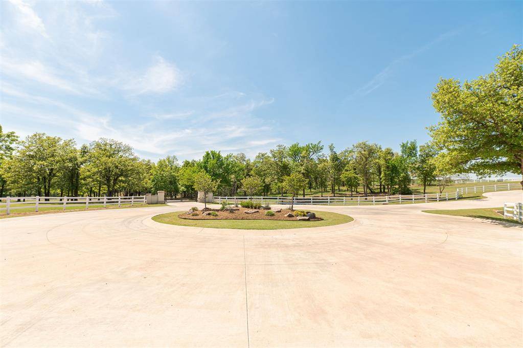 9532 Creek View RD, Guthrie, OK 73044