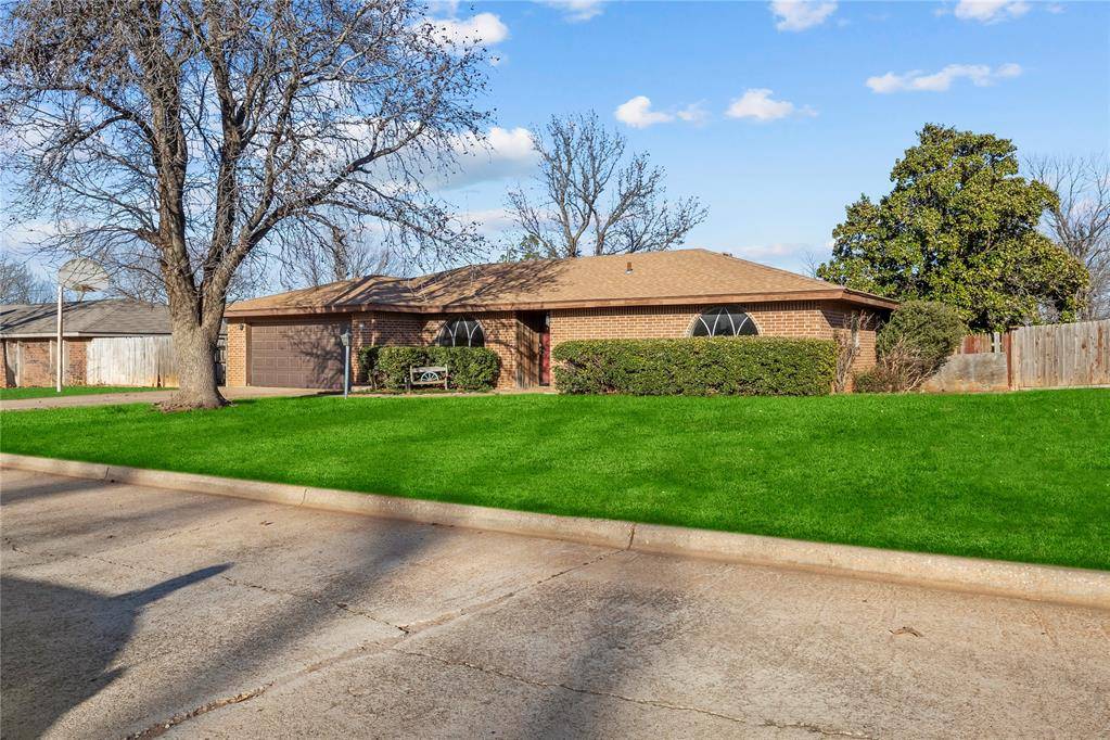1230 N Indiana ST, Weatherford, OK 73096