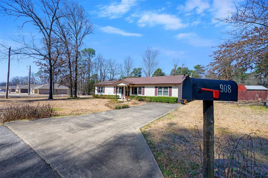 908 Circle DR, Broken Bow, OK 74728