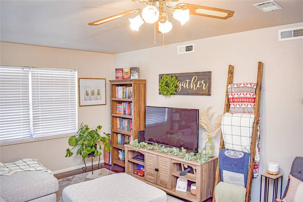 207 Pioneer WAY, Burns Flat, OK 73647