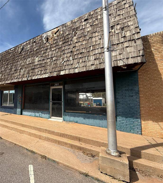 205 W Main ST, Binger, OK 73009