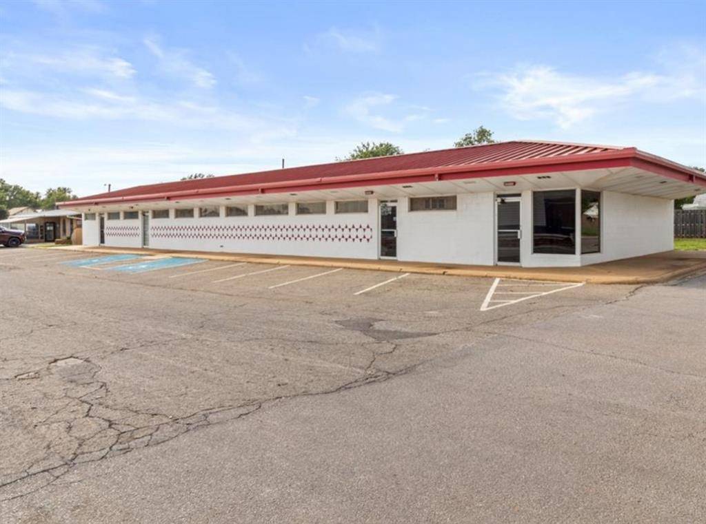 617 E Tom Stafford AVE, Weatherford, OK 73096