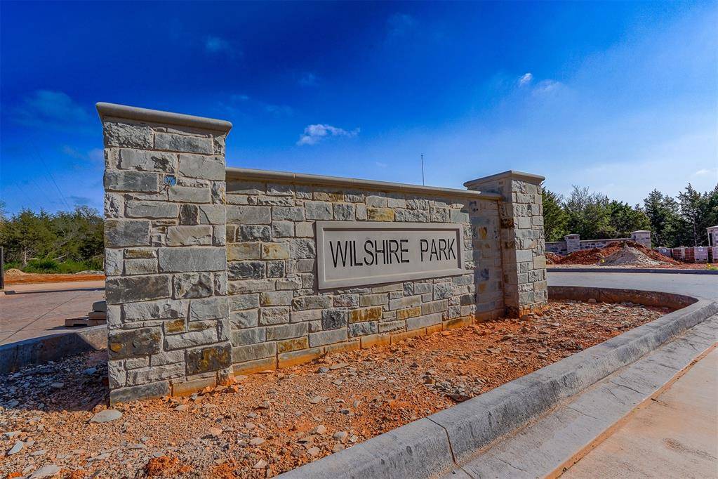 8351 W Wilshire Park DR, Oklahoma City, OK 73131