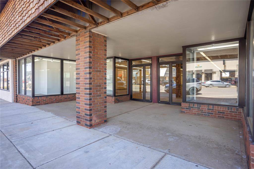106 W Main ST, Weatherford, OK 73096