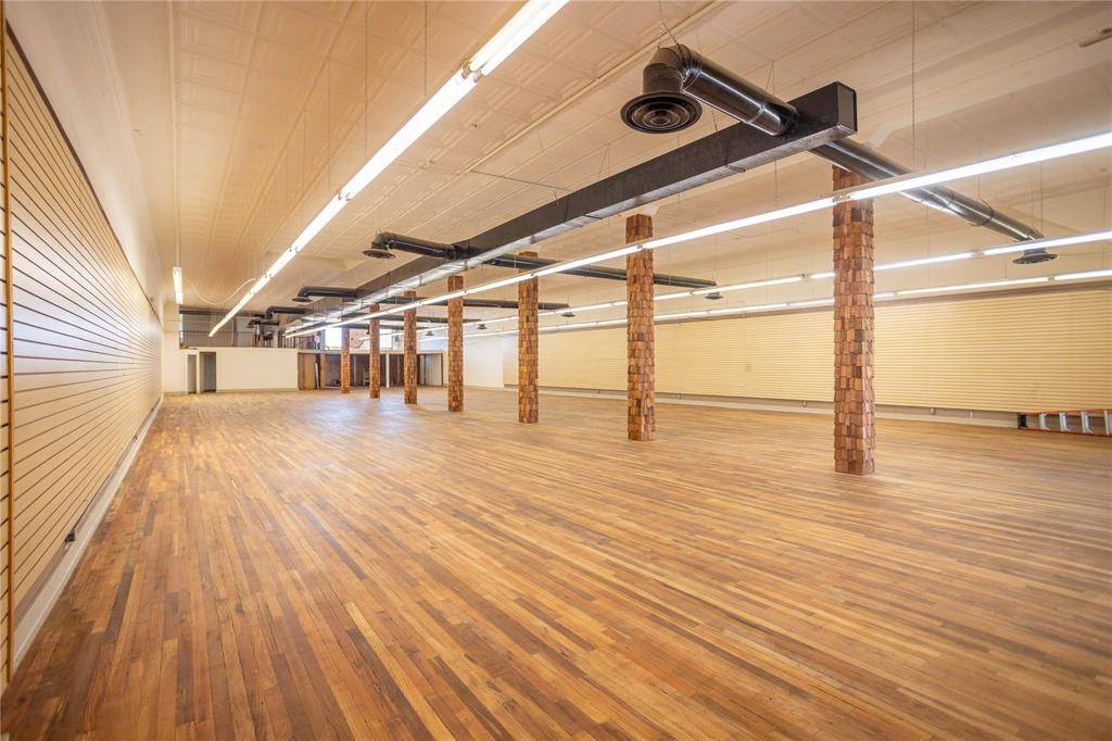 106 W Main ST, Weatherford, OK 73096
