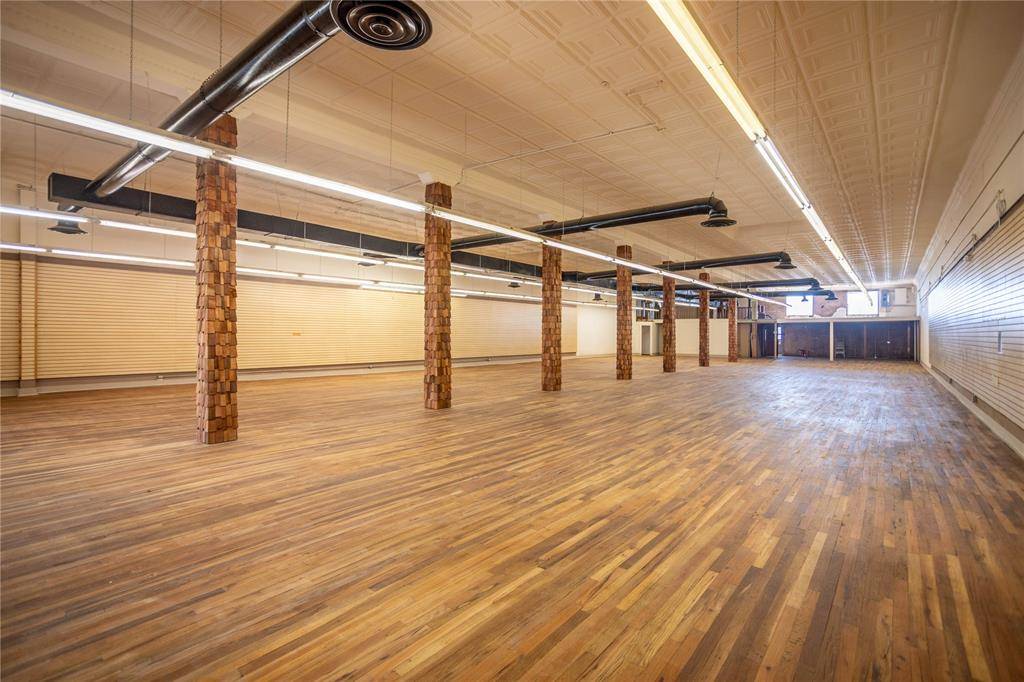 106 W Main ST, Weatherford, OK 73096