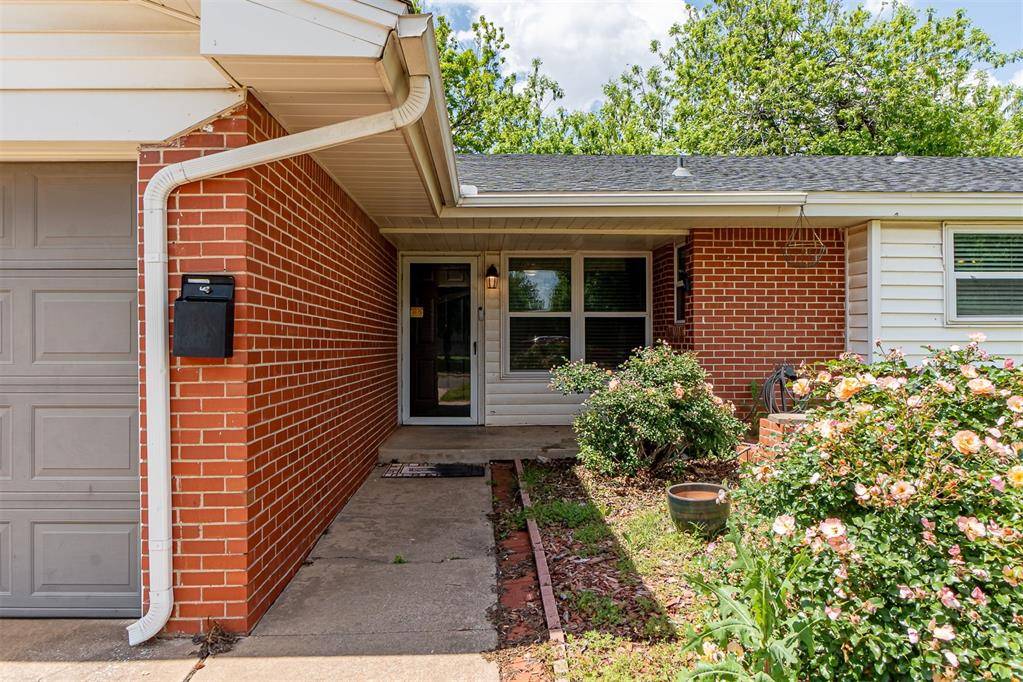 203 Eberle DR, Moore, OK 73160
