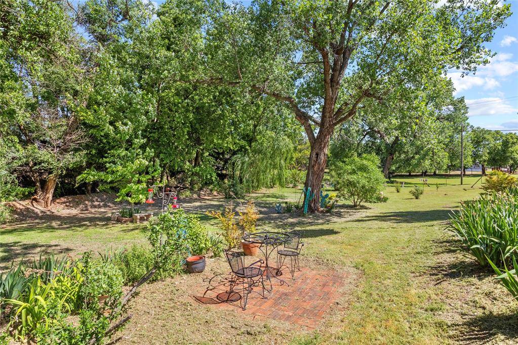 208 W Broadway ST, Custer City, OK 73639
