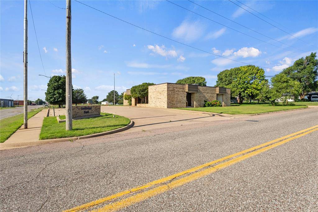 400 S Main AVE, Custer City, OK 73639