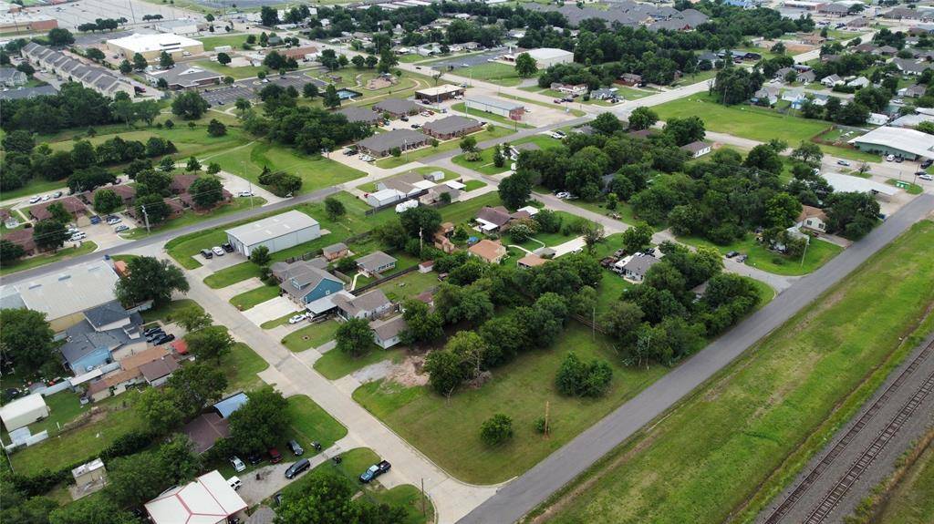 200 NE 2nd ST, Moore, OK 73160