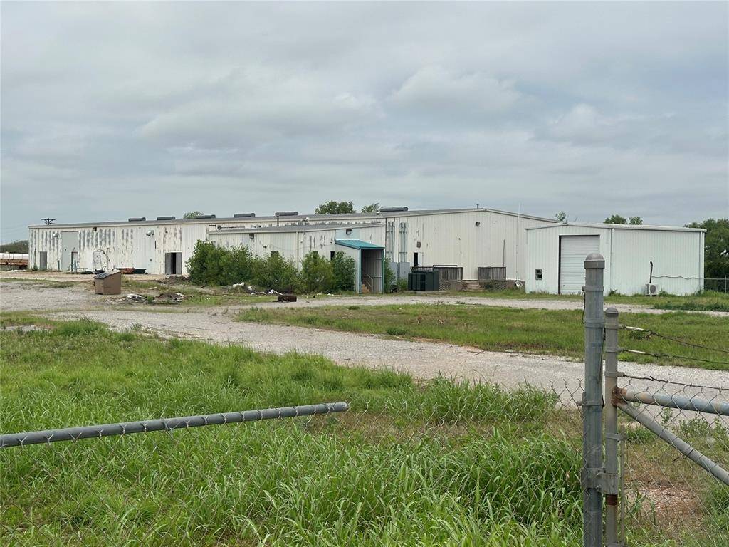 22489 E 1078 RD, Clinton, OK 73601