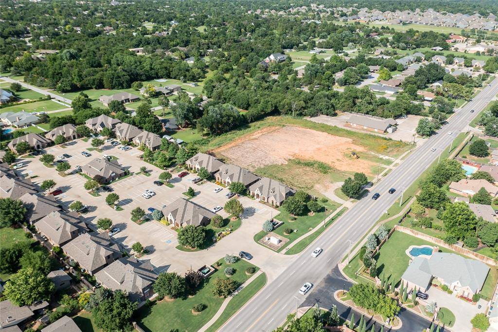 907 E 33rd ST, Edmond, OK 73013