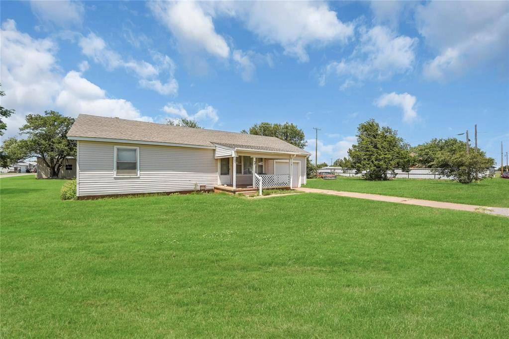 105 E Walk, Canute, OK 73626