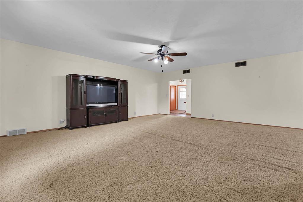315 W 6th ST, Cordell, OK 73632