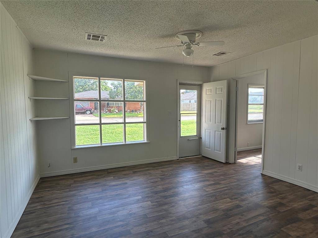 1708 W Modelle AVE, Clinton, OK 73601