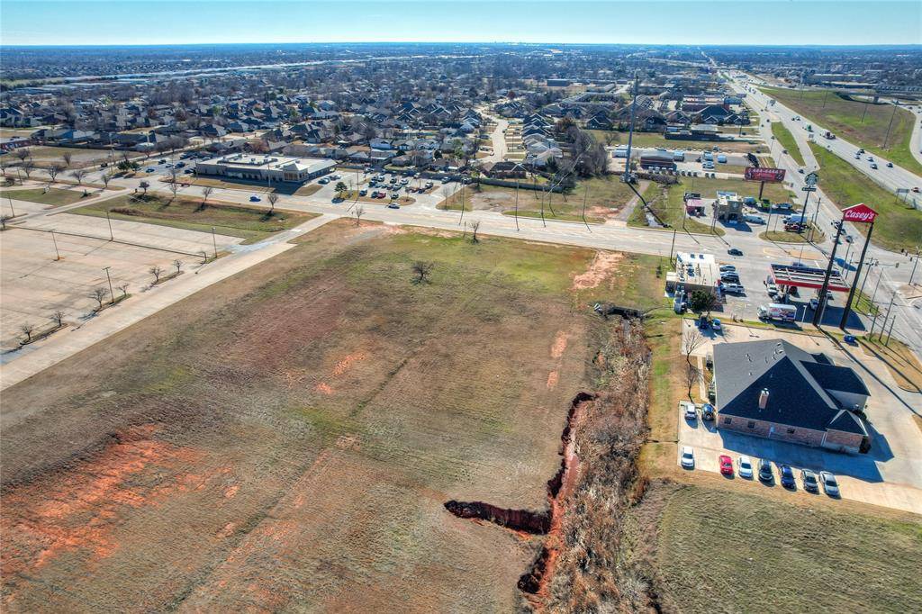 125 NE 27th ST, Moore, OK 73160