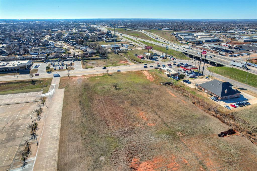 125 NE 27th ST, Moore, OK 73160