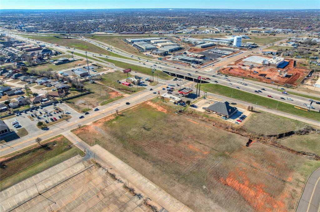 125 NE 27th ST, Moore, OK 73160