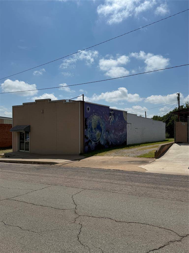 1109 Manvel AVE, Chandler, OK 74834