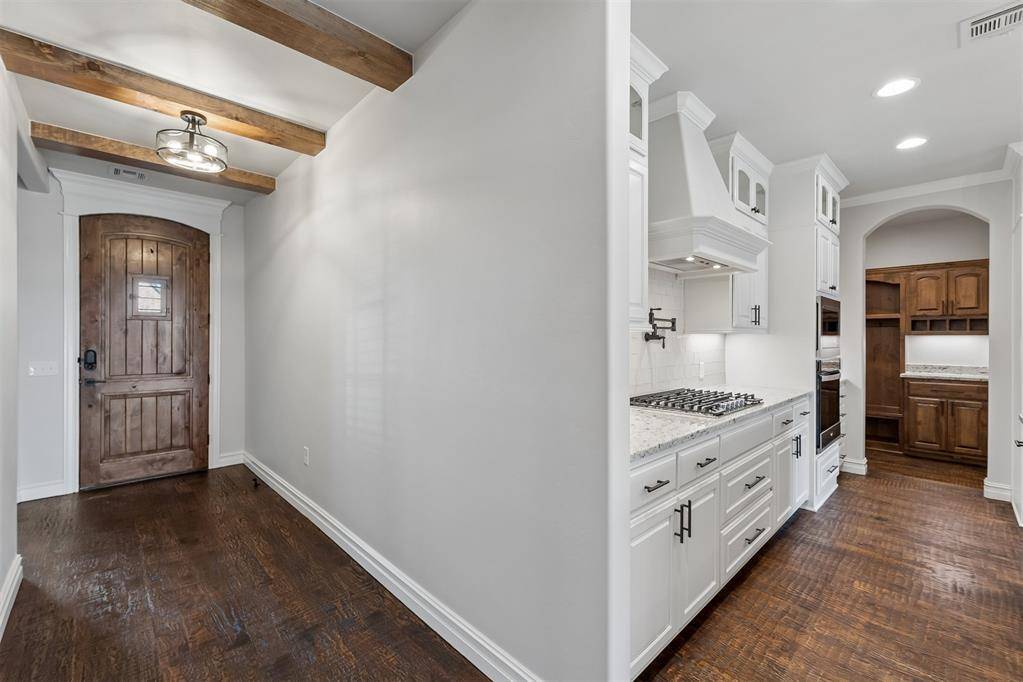 15504 Bergman CIR, Edmond, OK 73013
