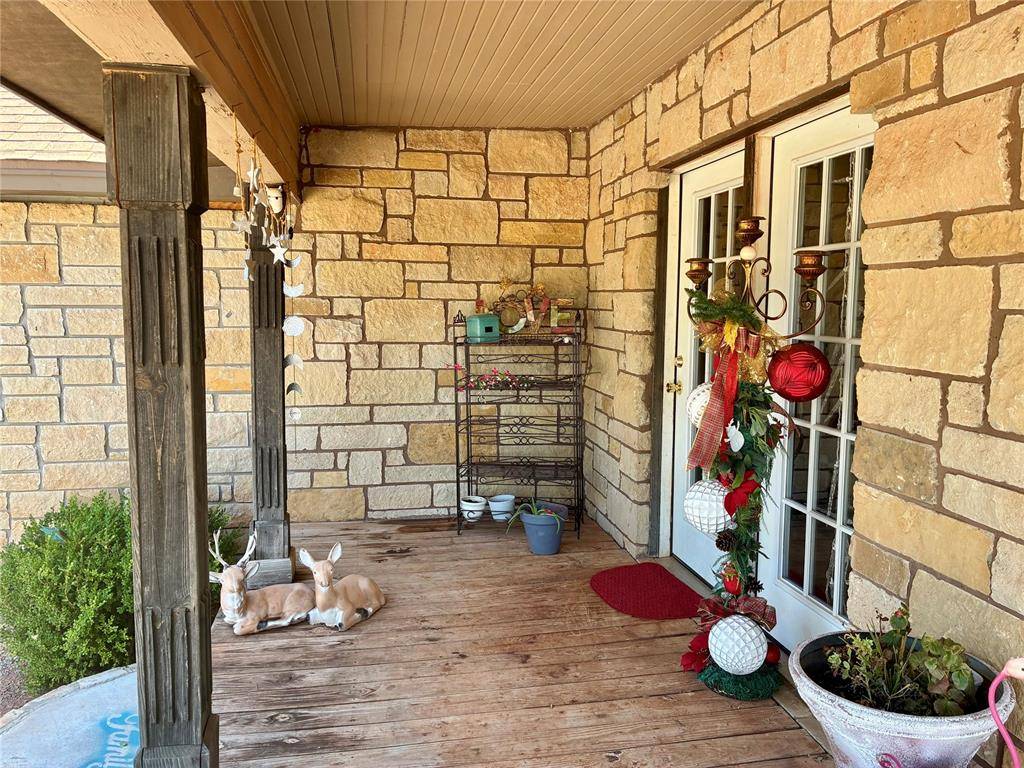 21508 S Frontage RD, Foss, OK 73647