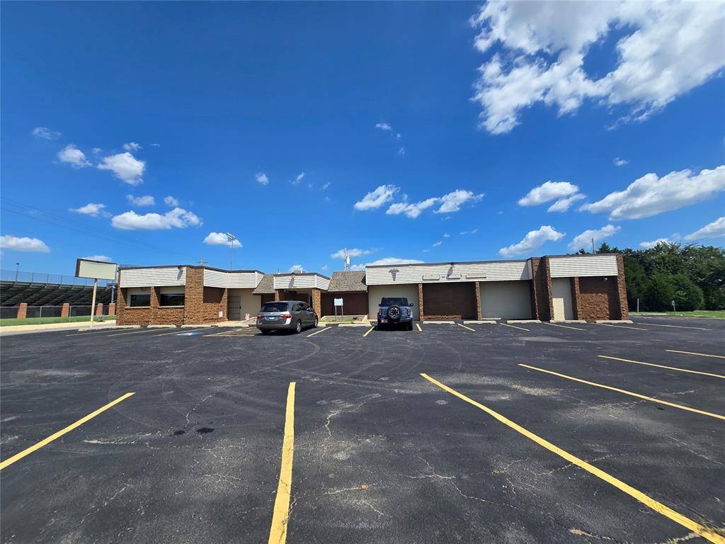 320 N Interstate Highway 35 Service Road, Moore, OK 73160