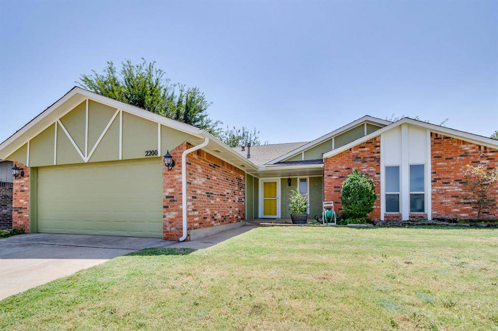 2200 Lazy Brook TRL, Edmond, OK 73013