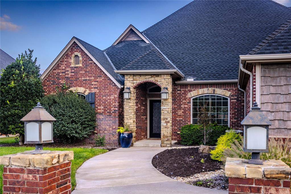 2111 Saber LN, Weatherford, OK 73096