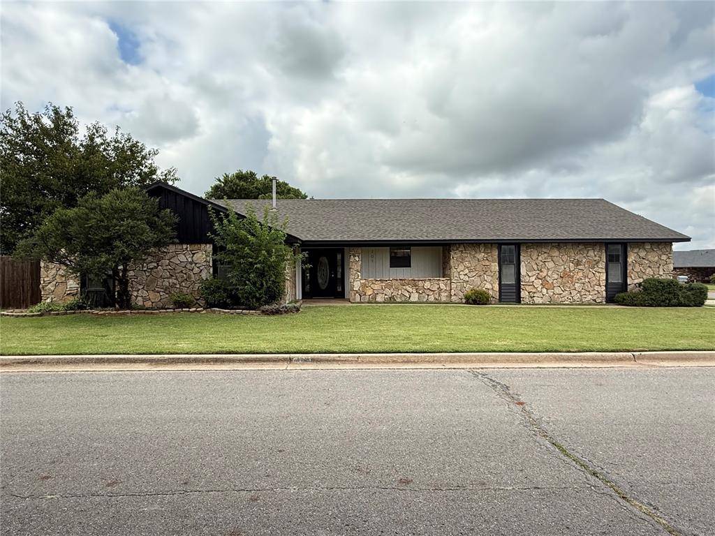 101 Regency DR, Clinton, OK 73601