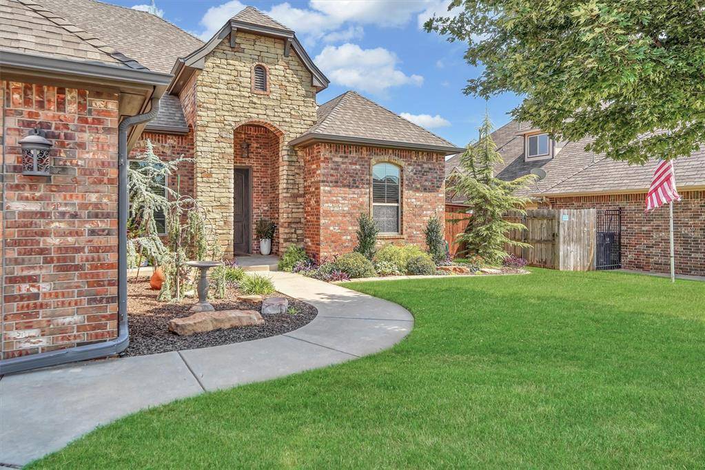 612 Old Home PL, Yukon, OK 73099