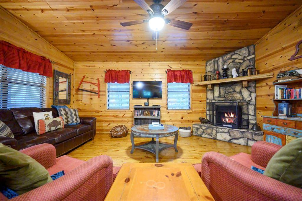 320 Orca RD, Broken Bow, OK 74728