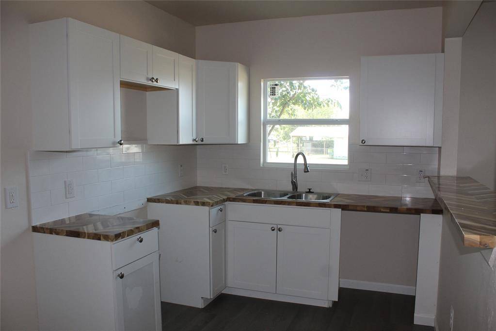1206 Mitacek AVE, Prague, OK 74864