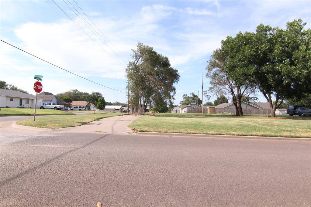 1023 W A AVE, Elk City, OK 73644-6634