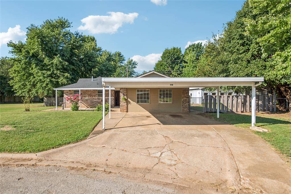 719 NW Belle DR, Minco, OK 73059