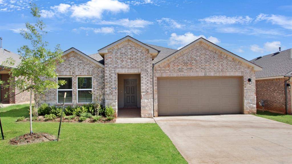 929 S Bear LN, Mustang, OK 73064