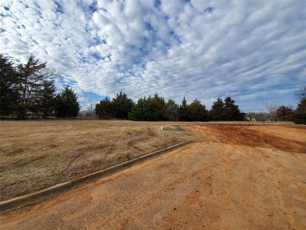 000 Private Road, Harrah, OK 73045