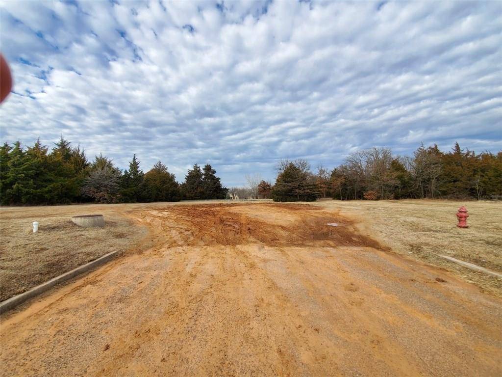 000 Private Road, Harrah, OK 73045