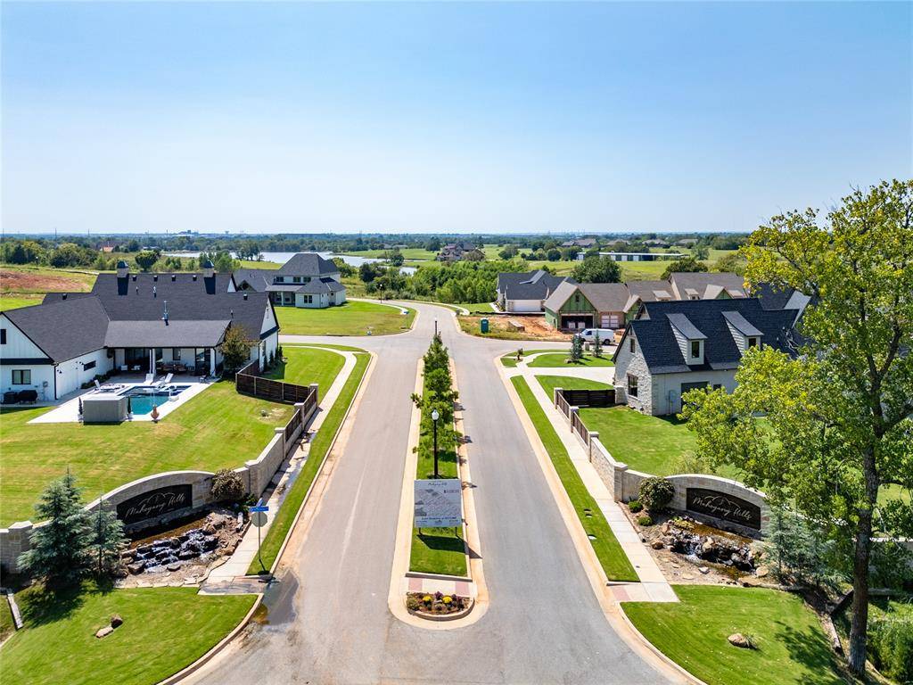 4600 Mahogany Hills DR, Moore, OK 73160