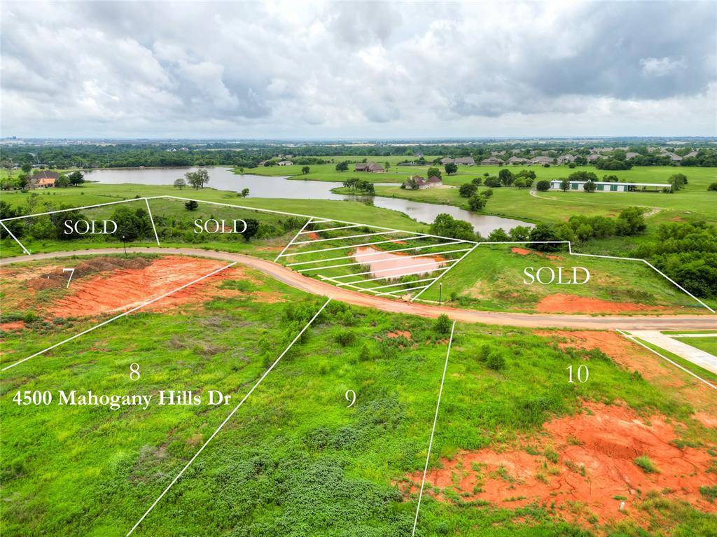 4500 Mahogany Hills DR, Moore, OK 73160