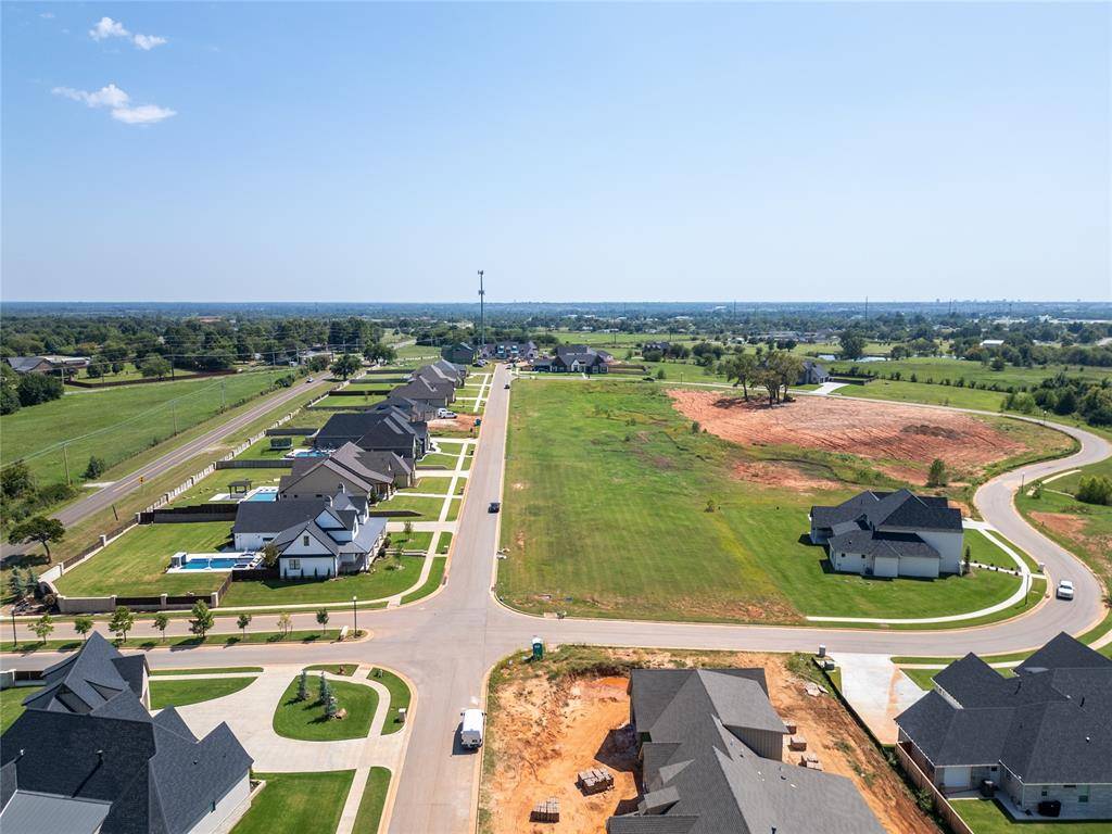 4500 Mahogany Hills DR, Moore, OK 73160