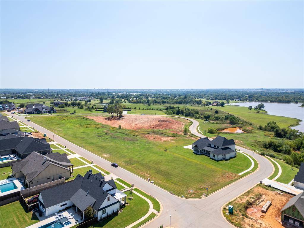 4500 Mahogany Hills DR, Moore, OK 73160