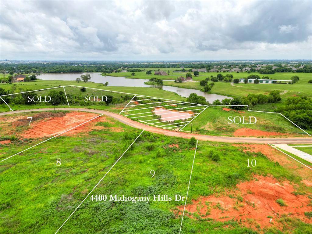 4400 Mahogany Hills DR, Moore, OK 73160