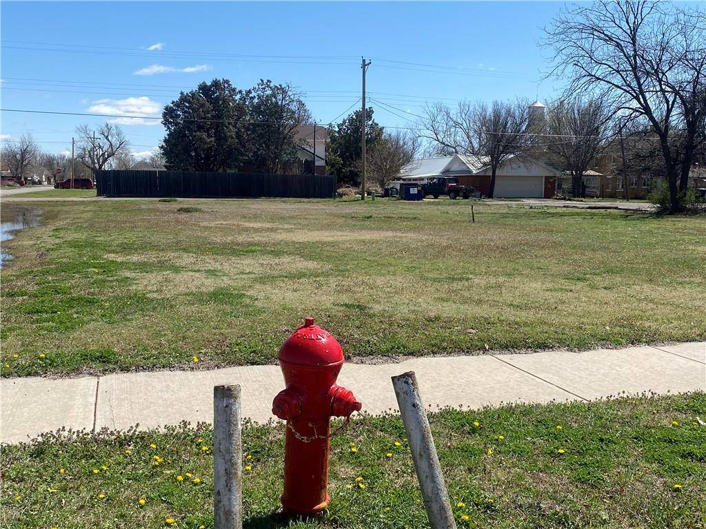 104 S Broadway, Hobart, OK 73651