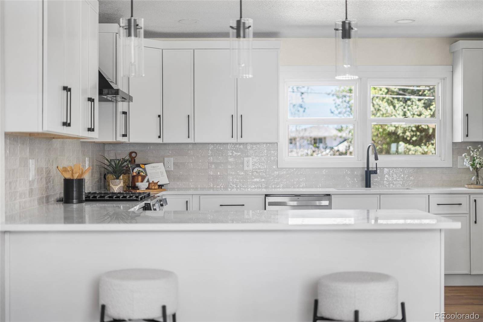 1375 W Hinsdale DR, Littleton, CO 80120